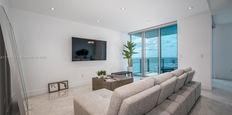 Condo à Hollywood, Floride, 2 chambres № 1700421