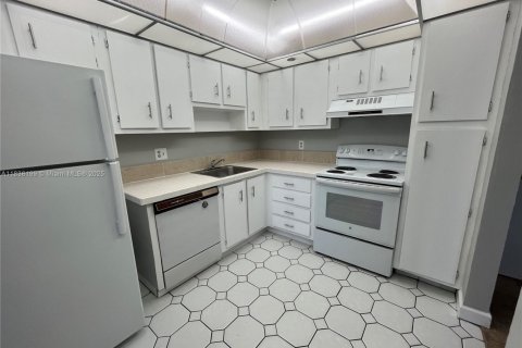 Купить кондоминиум в Пемброк-Пайнс, Флорида 1 спальня, 68.75м2, № 2012141 - фото 4