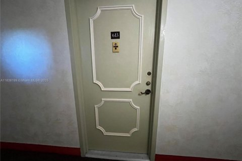 Купить кондоминиум в Пемброк-Пайнс, Флорида 1 спальня, 68.75м2, № 2012141 - фото 2