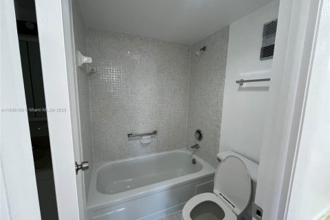 Купить кондоминиум в Пемброк-Пайнс, Флорида 1 спальня, 68.75м2, № 2012141 - фото 9