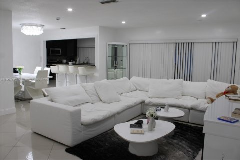 Villa ou maison à vendre à Miramar, Floride: 3 chambres № 1963943 - photo 6