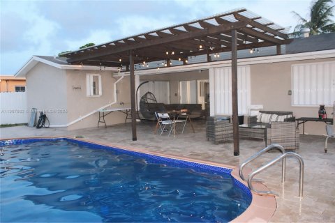 Villa ou maison à vendre à Miramar, Floride: 3 chambres № 1963943 - photo 2