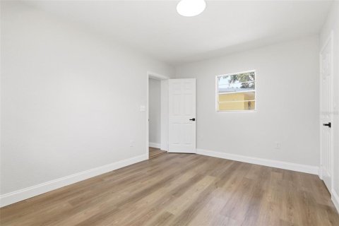 House in Mount Dora, Florida 4 bedrooms, 134.15 sq.m. № 2203646 - photo 18