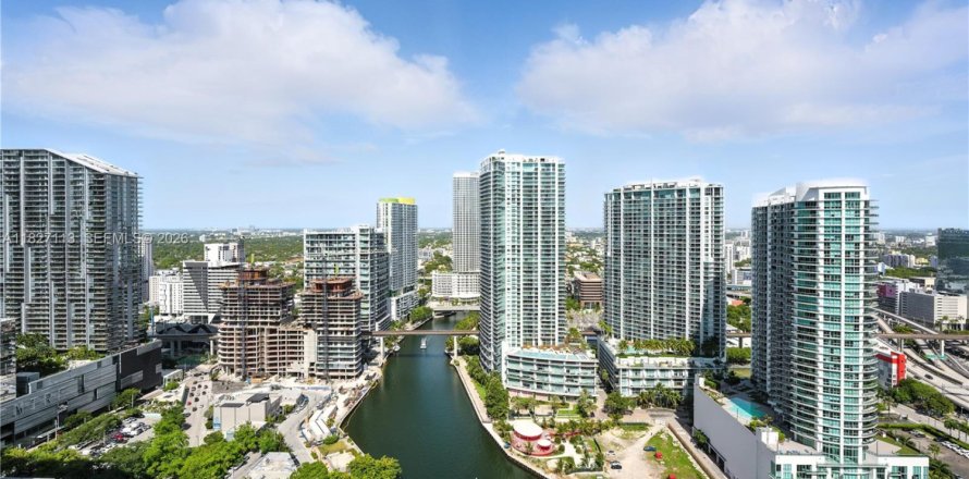 Condo in Miami, Florida, 3 bedrooms № 2079453