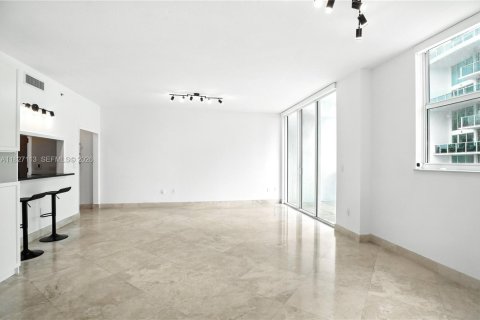 Condo in Miami, Florida, 3 bedrooms № 2079453 - photo 3
