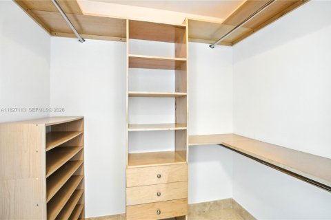 Condo in Miami, Florida, 3 bedrooms № 2079453 - photo 13