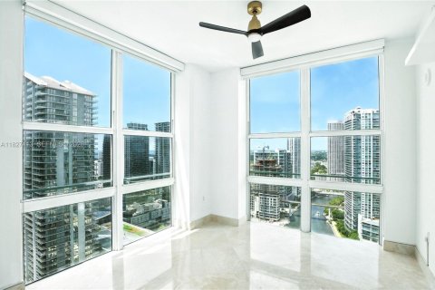 Condo in Miami, Florida, 3 bedrooms № 2079453 - photo 17