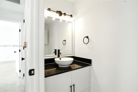 Condo in Miami, Florida, 3 bedrooms № 2079453 - photo 20