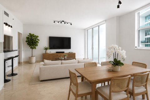 Condo in Miami, Florida, 3 bedrooms № 2079453 - photo 2