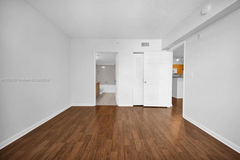 Condominio en venta en Hollywood, Florida, 1 dormitorio, 68.38 m2 № 1860057 - foto 18