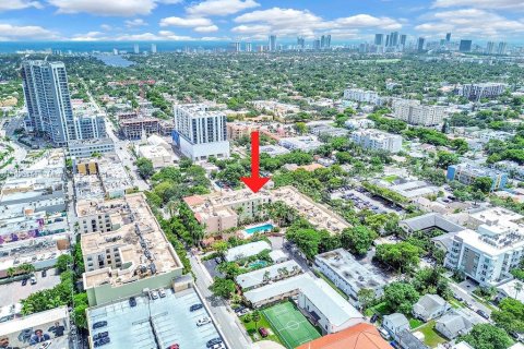 Condominio en venta en Hollywood, Florida, 1 dormitorio, 68.38 m2 № 1860057 - foto 10