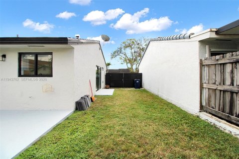 Casa en venta en Miami, Florida, 3 dormitorios, 118.17 m2 № 2000583 - foto 23