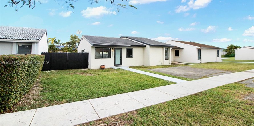 Casa en Miami, Florida 3 dormitorios, 118.17 m2 № 2000583