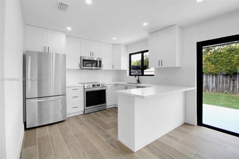 Casa en venta en Miami, Florida, 3 dormitorios, 118.17 m2 № 2000583 - foto 7