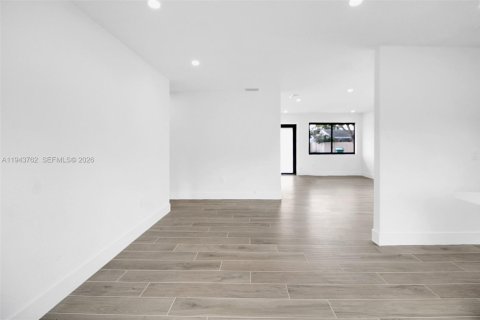 Casa en venta en Miami, Florida, 3 dormitorios, 118.17 m2 № 2000583 - foto 9