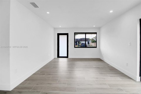 Casa en venta en Miami, Florida, 3 dormitorios, 118.17 m2 № 2000583 - foto 4