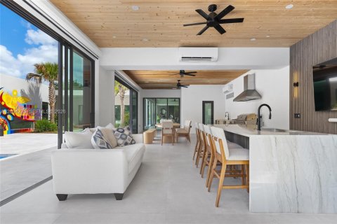 House in Plantation, Florida 5 bedrooms, 536.6 sq.m. № 2069556 - photo 13