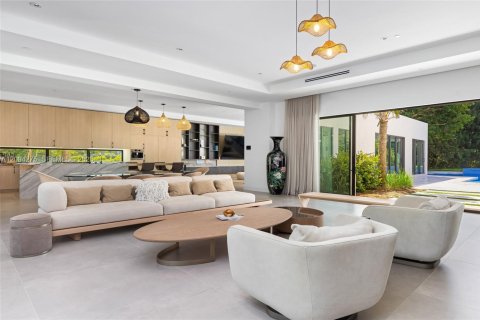 House in Plantation, Florida 5 bedrooms, 536.6 sq.m. № 2069556 - photo 5