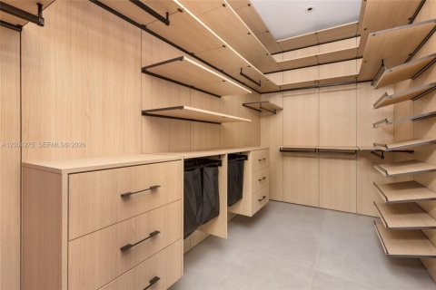 House in Plantation, Florida 5 bedrooms, 536.6 sq.m. № 2069556 - photo 28