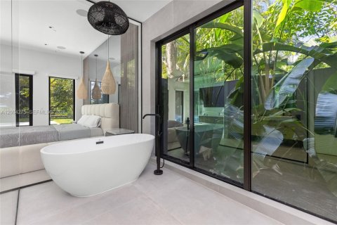 House in Plantation, Florida 5 bedrooms, 536.6 sq.m. № 2069556 - photo 26