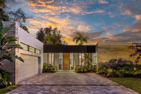 House in Plantation, Florida 5 bedrooms, 536.6 sq.m. № 2069556 - photo 3