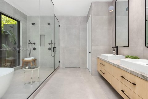 House in Plantation, Florida 5 bedrooms, 536.6 sq.m. № 2069556 - photo 25