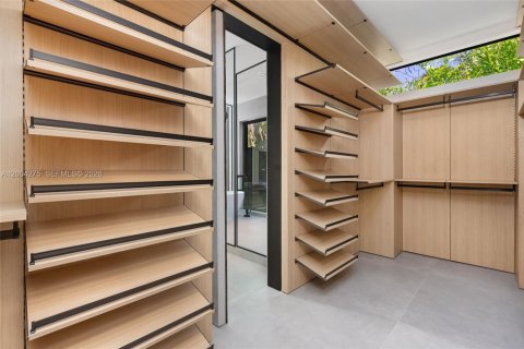 House in Plantation, Florida 5 bedrooms, 536.6 sq.m. № 2069556 - photo 27