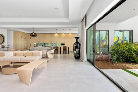 House in Plantation, Florida 5 bedrooms, 536.6 sq.m. № 2069556 - photo 8