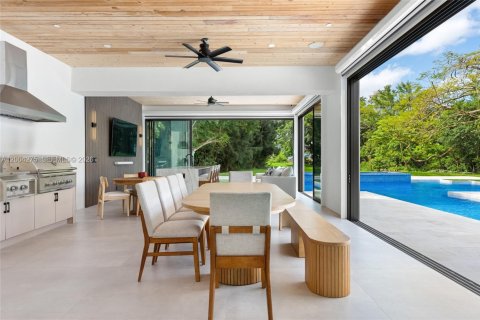 House in Plantation, Florida 5 bedrooms, 536.6 sq.m. № 2069556 - photo 12