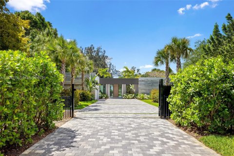 House in Plantation, Florida 5 bedrooms, 536.6 sq.m. № 2069556 - photo 2