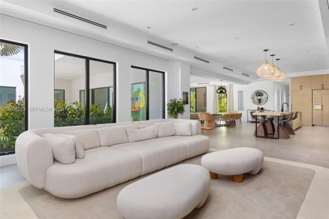 House in Plantation, Florida 5 bedrooms, 536.6 sq.m. № 2069556 - photo 11