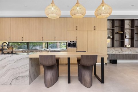 House in Plantation, Florida 5 bedrooms, 536.6 sq.m. № 2069556 - photo 10