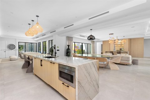 House in Plantation, Florida 5 bedrooms, 536.6 sq.m. № 2069556 - photo 9