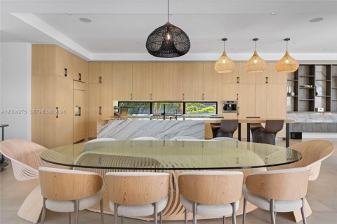 House in Plantation, Florida 5 bedrooms, 536.6 sq.m. № 2069556 - photo 6