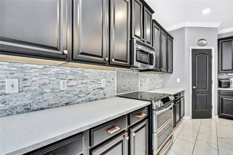 House in Ruskin, Florida 7 bedrooms, 394.83 sq.m. № 1851854 - photo 24