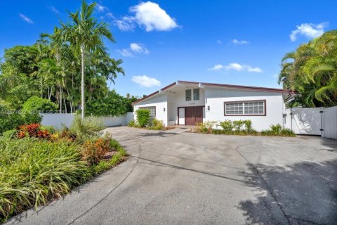 House in Miami Beach, Florida 5 bedrooms, 410.26 sq.m. № 2338577 - photo 9
