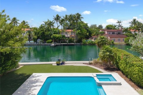 Casa en Miami Beach, Florida 5 dormitorios, 410.26 m2 № 2338577