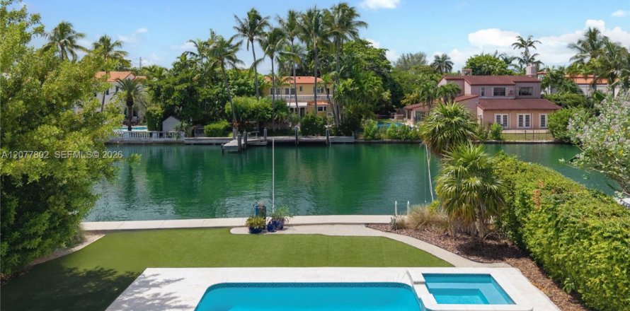 House in Miami Beach, Florida 5 bedrooms, 410.26 sq.m. № 2338577