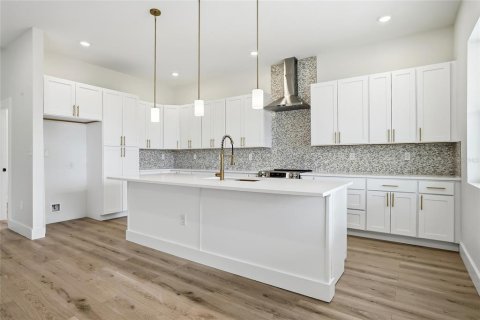 House in Spring Hill, Florida 4 bedrooms, 159.88 sq.m. № 2094095 - photo 15