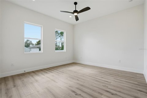 House in Spring Hill, Florida 4 bedrooms, 159.88 sq.m. № 2094095 - photo 19