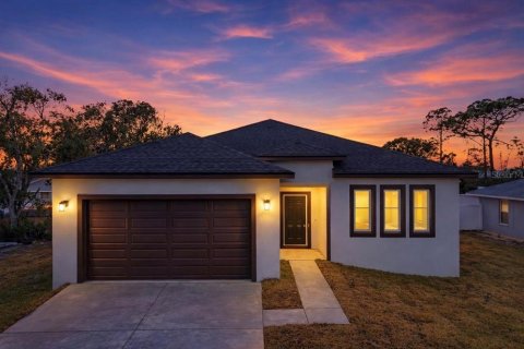 House in Spring Hill, Florida 4 bedrooms, 159.88 sq.m. № 2094095