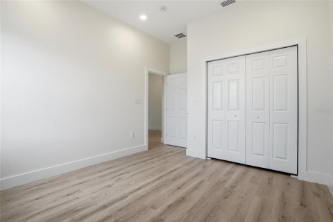 House in Spring Hill, Florida 4 bedrooms, 159.88 sq.m. № 2094095 - photo 29