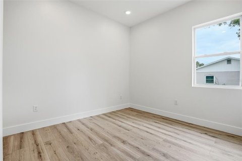 House in Spring Hill, Florida 4 bedrooms, 159.88 sq.m. № 2094095 - photo 30
