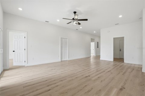 House in Spring Hill, Florida 4 bedrooms, 159.88 sq.m. № 2094095 - photo 14