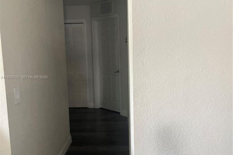 Casa en venta en Pompano Beach, Florida, 3 dormitorios, 139.35 m2 № 1993897 - foto 3