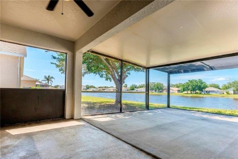 House in Ruskin, Florida 4 bedrooms, 186.73 sq.m. № 2217726 - photo 19