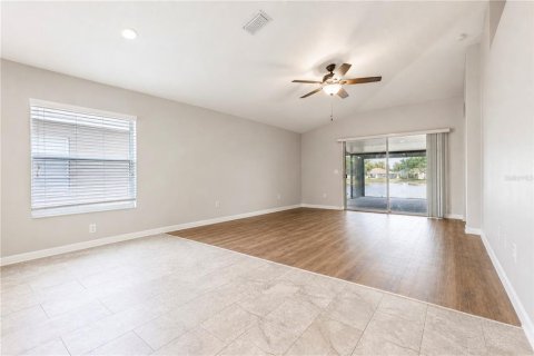 House in Ruskin, Florida 4 bedrooms, 186.73 sq.m. № 2217726 - photo 5
