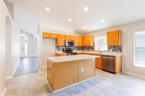 House in Ruskin, Florida 4 bedrooms, 186.73 sq.m. № 2217726 - photo 9