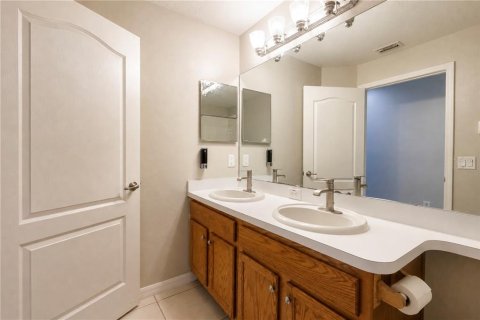 House in Ruskin, Florida 4 bedrooms, 186.73 sq.m. № 2217726 - photo 18