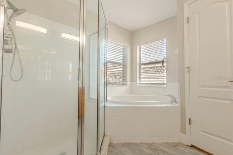 House in Ruskin, Florida 4 bedrooms, 186.73 sq.m. № 2217726 - photo 12